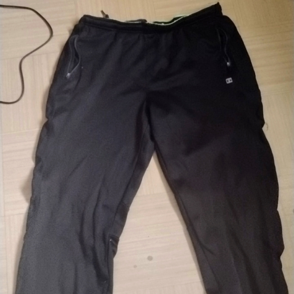 Hind black sweat pants (L)